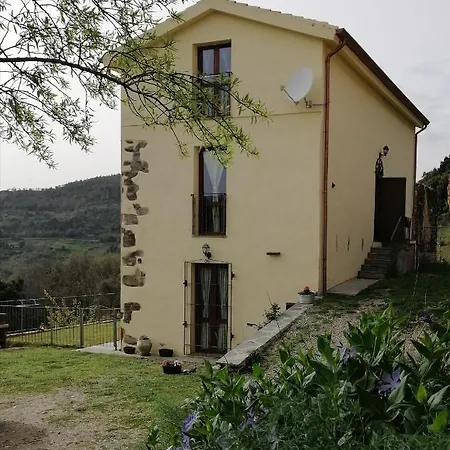 Prázdninový dům Ferula Romantica Mansarda Tra Fiumi E Montagne Sardegna