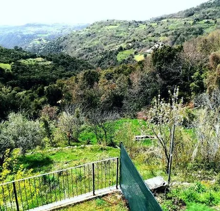 Ferula Romantica Mansarda Tra Fiumi E Montagne Sardegna