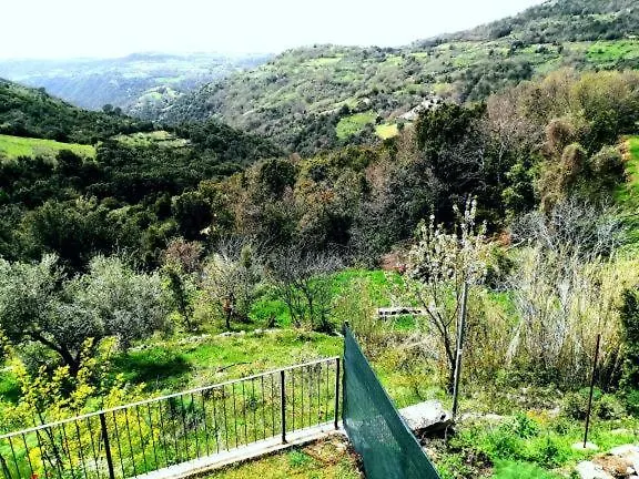 Ferula Romantica Mansarda Tra Fiumi E Montagne Sardegna
